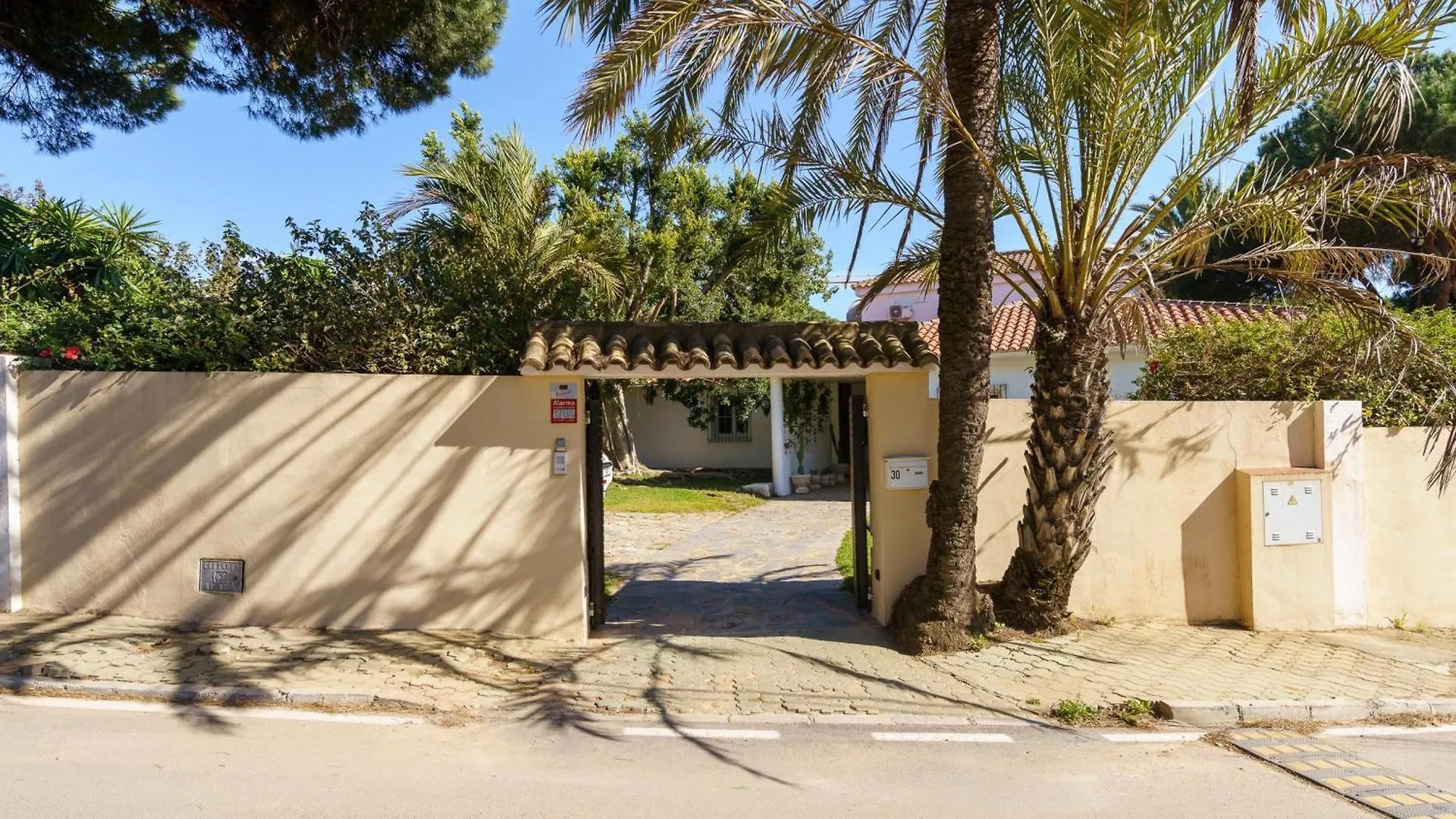 Golden Villa Luxury Pool Retreat & Beach Marbella