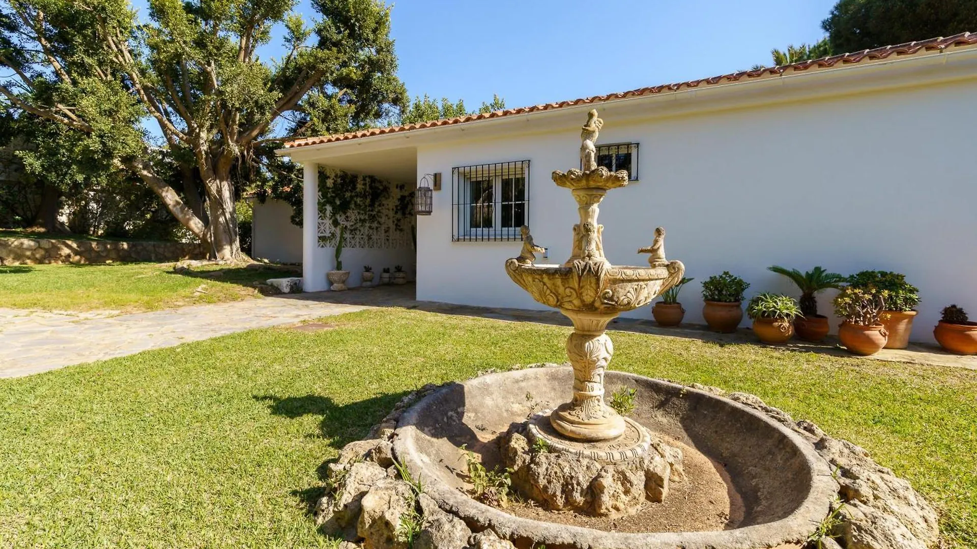 Golden Villa Luxury Pool Retreat & Beach Marbella
